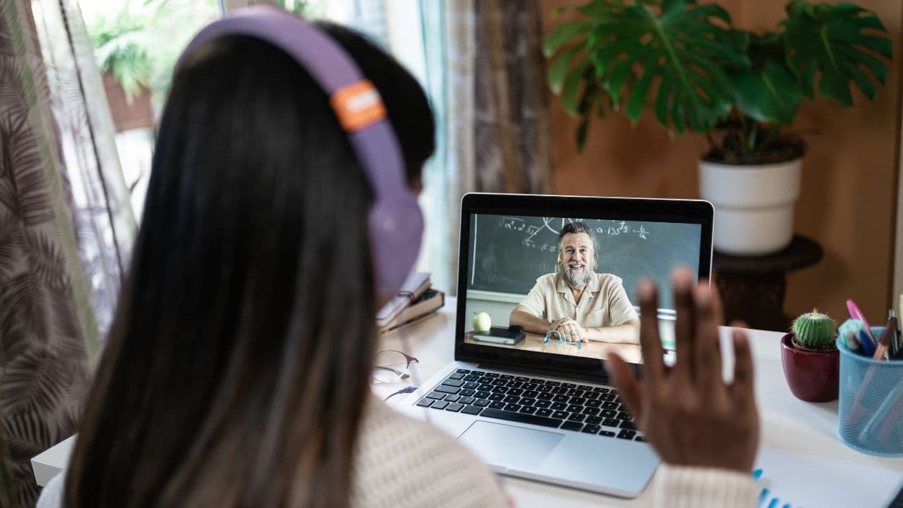 imagem sobre Ensino Híbrido: benefícios, metodologias e futuro da educação