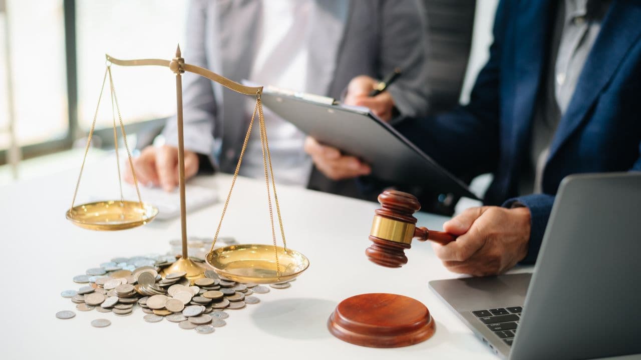 imagem sobre Direito tributário salário: quanto ganha e como evolui a carreira