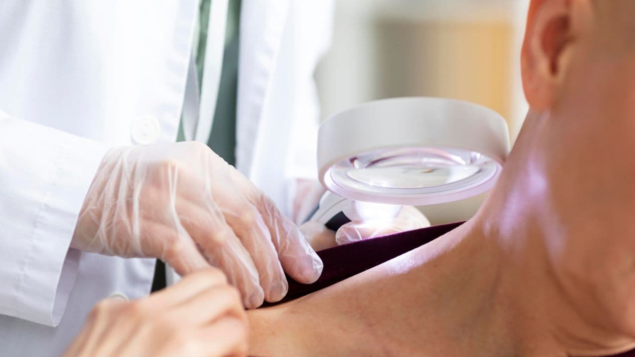 imagem sobre Enfermagem em Dermatologia: como funciona o cuidado com a pele, as feridas e as alterações cutâneas